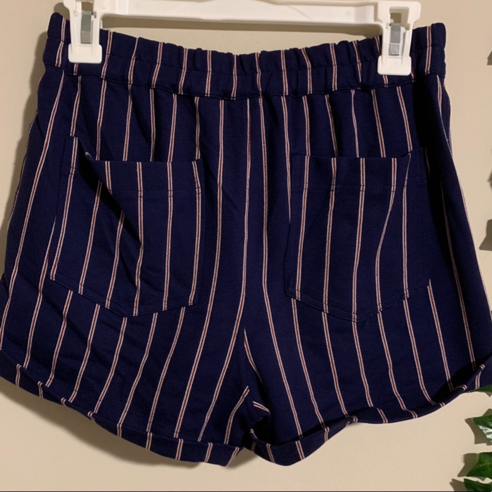 Striped shorts - Picture 3 of 3